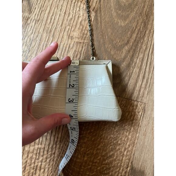 BANDOLINO Cream Ivory Crossbody Clutch - Picture 4 of 10